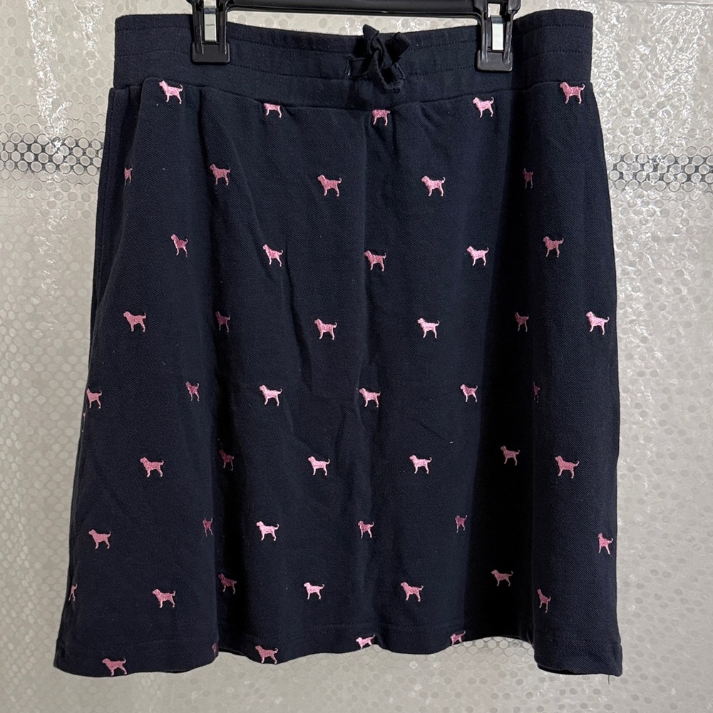 The Black Dog Embroidery mini